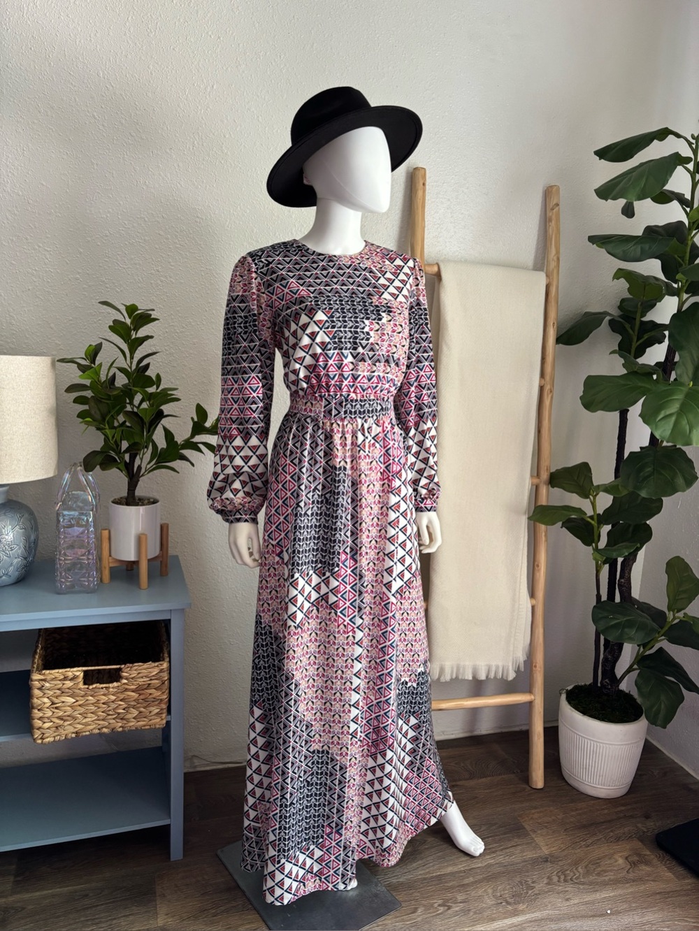 Printed Long Sleeve Maxi Dress in Pink and Black - Picture 7 of 7